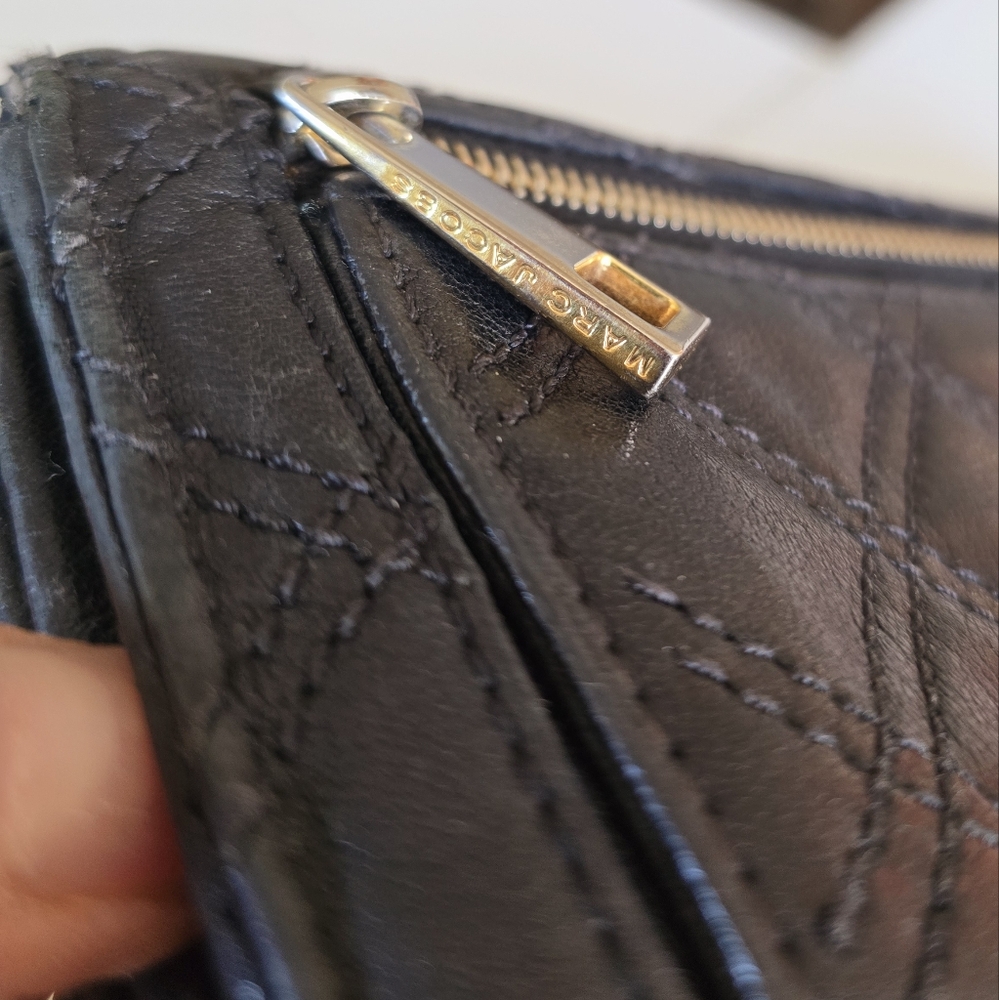 MARC JACOBS Black Leather Crossbody/Clutch Wallet w Detachable Strap - Picture 11 of 15
